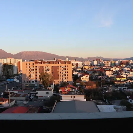 Fior With Balcony View 公寓 地拉那