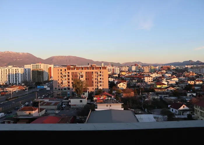 Fior With Balcony View 公寓 地拉那