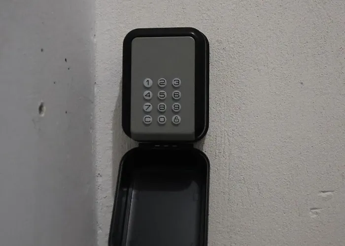 Fior With Balcony View *